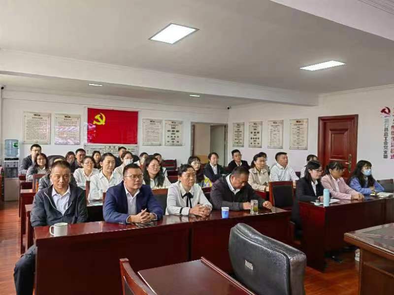 易门县总工会组织全体干部职工集中收看中国共产党第二十次全国代表大会开幕式.jpg 易门县总工会组织全体干部职工集中收看中国共产党第二十次全国代表大会开幕式.jpg