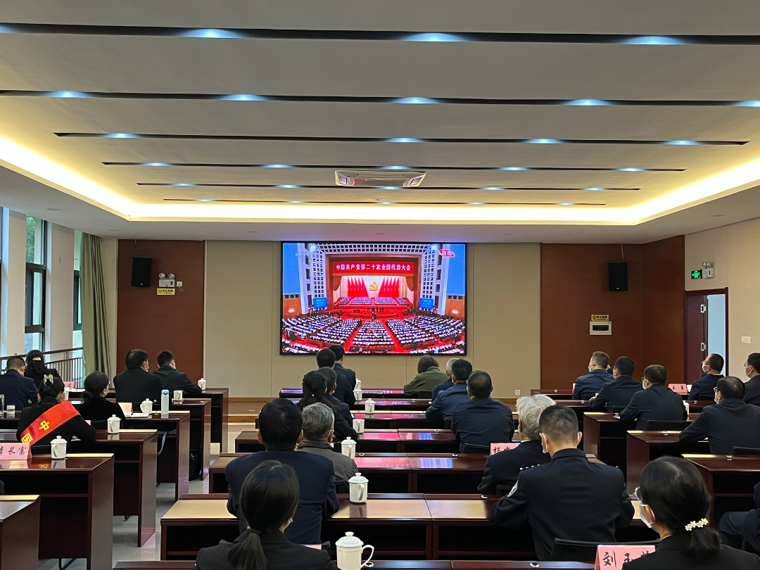 市委副书记、市长江华,市委常委、宣传部长梁栋在易门县委党校与易门县各级干部一起收看开幕会盛况.jpg 市委副书记、市长江华,市委常委、宣传部长梁栋在易门县委党校与易门县各级干部一起收看开幕会盛况.jpg