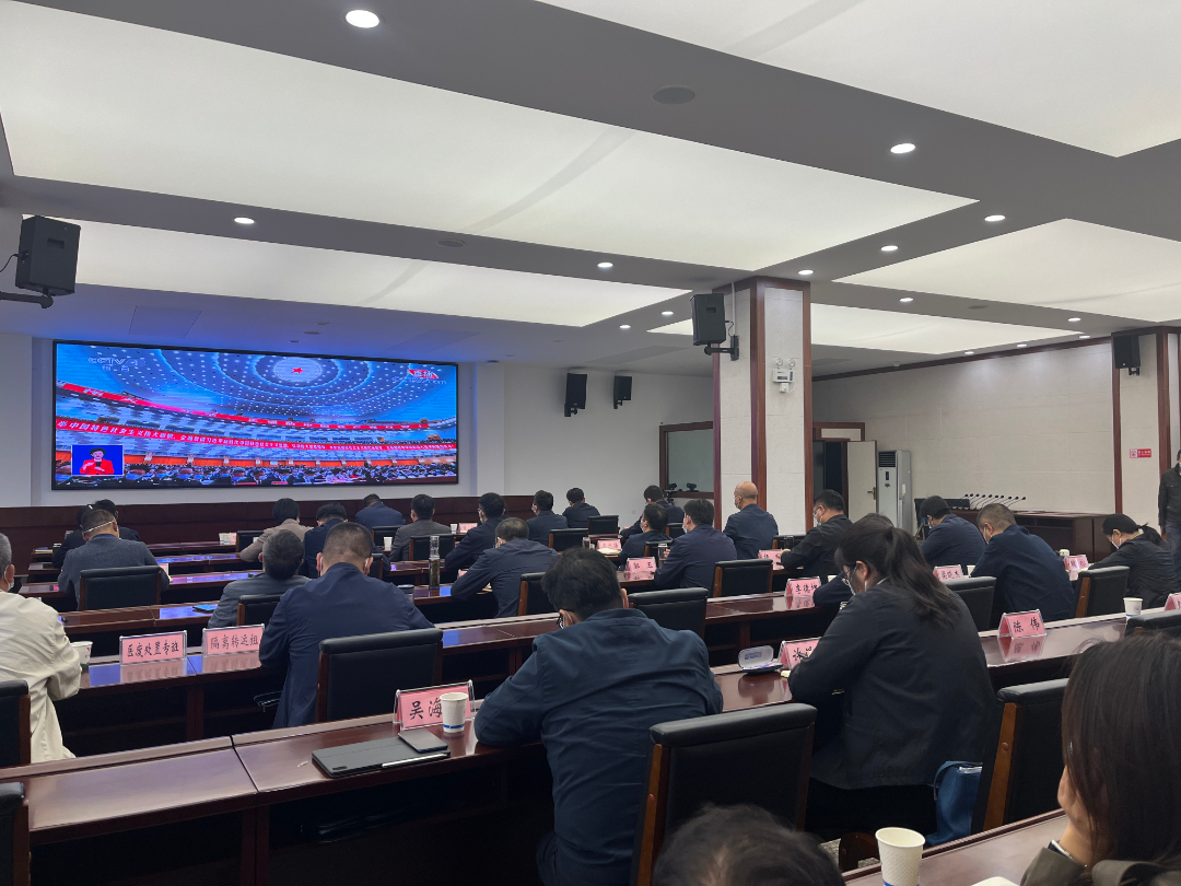 江川区区领导在区委政府办公区收听收看二十大.jpg 江川区区领导在区委政府办公区收听收看二十大.jpg