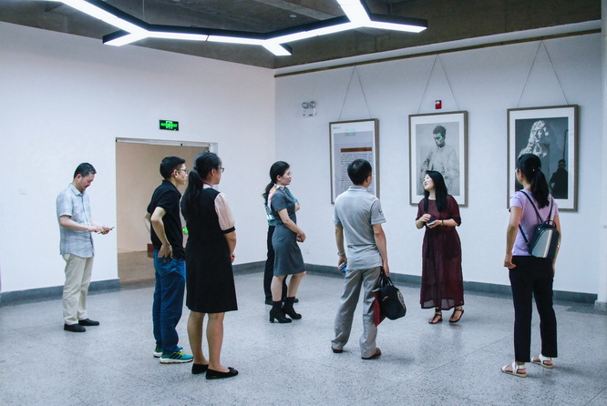 1591928508935146.jpg 1美术学院参观 (3).jpg