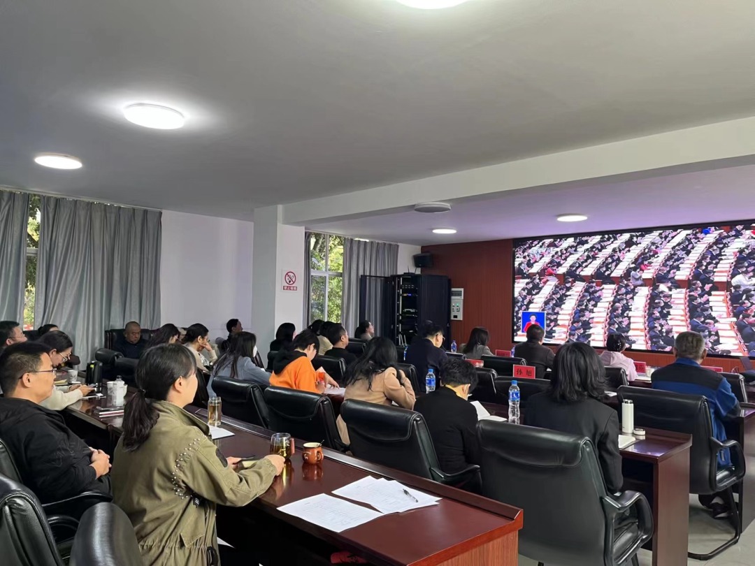 市文旅局干部职集中收看党的二十大开幕会。.jpg 市文旅局干部职集中收看党的二十大开幕会。.jpg