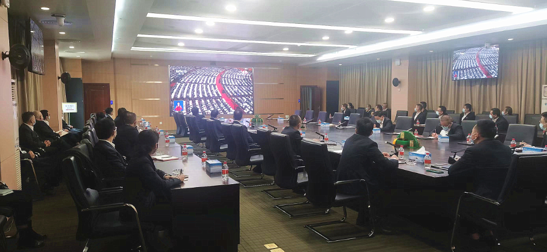 红塔集团本部组织所有副科级以上党员干部收看开幕盛况。分为一个主会场两个分会场。.jpg 红塔集团本部组织所有副科级以上党员干部收看开幕盛况。分为一个主会场两个分会场。.jpg