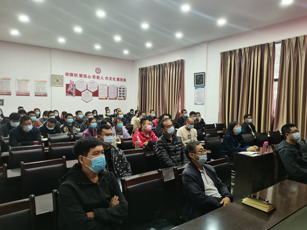 华宁县通红甸乡组织干部职工收看党的二十大开幕会直播盛况。.jpg 华宁县通红甸乡组织干部职工收看党的二十大开幕会直播盛况。.jpg