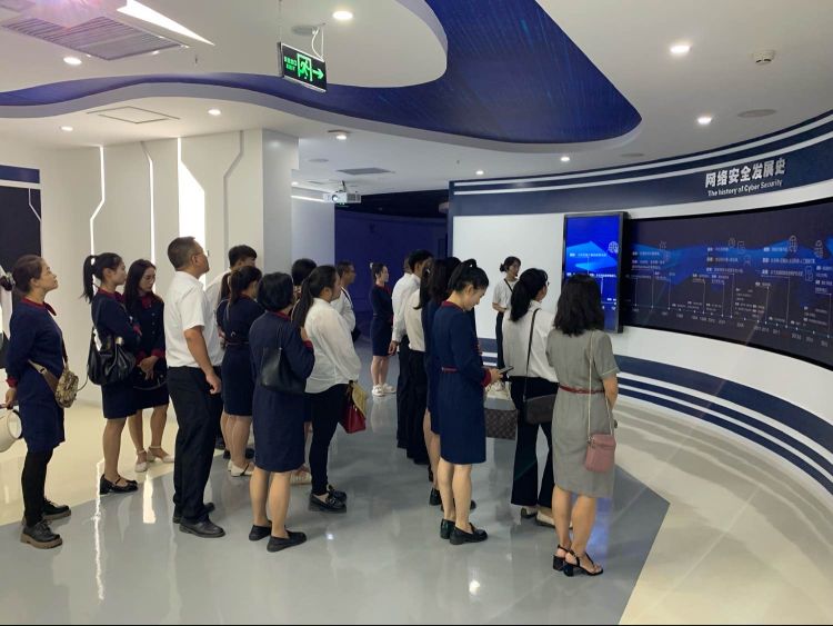 简篇-走进“家园”,感受幸福——玉溪师范学院附属小学全体教职工走进玉溪师院开展工会活动