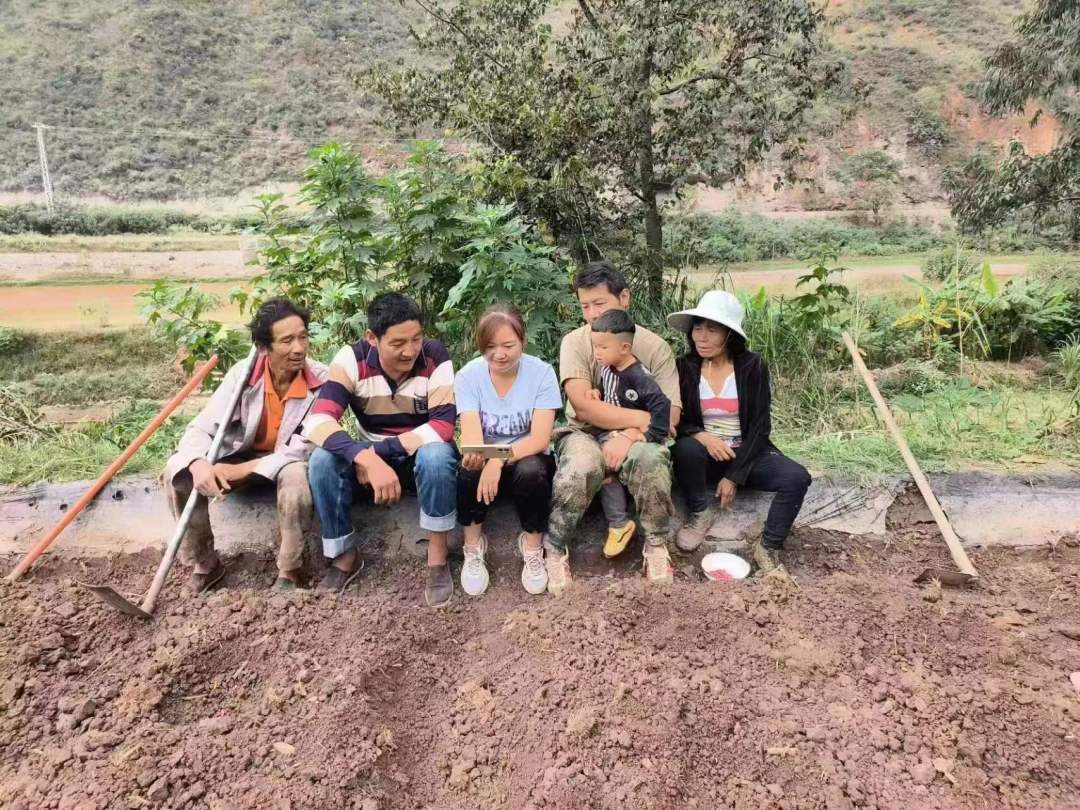 易门县干部群众群众收看中国共产党第二十次全国代表大会开幕式.jpg 易门县干部群众群众收看中国共产党第二十次全国代表大会开幕式.jpg