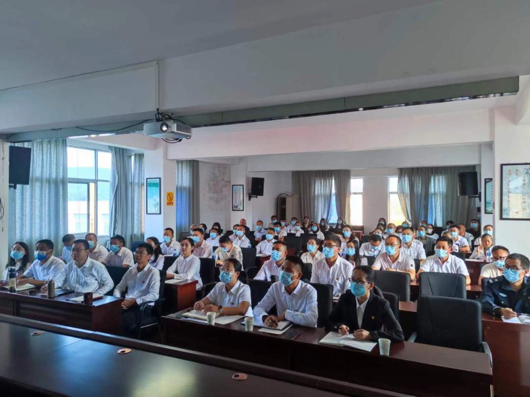 扬武镇人民政府会议室,全体干部职工集中观看党的二十大开幕式.jpg 扬武镇人民政府会议室,全体干部职工集中观看党的二十大开幕式.jpg