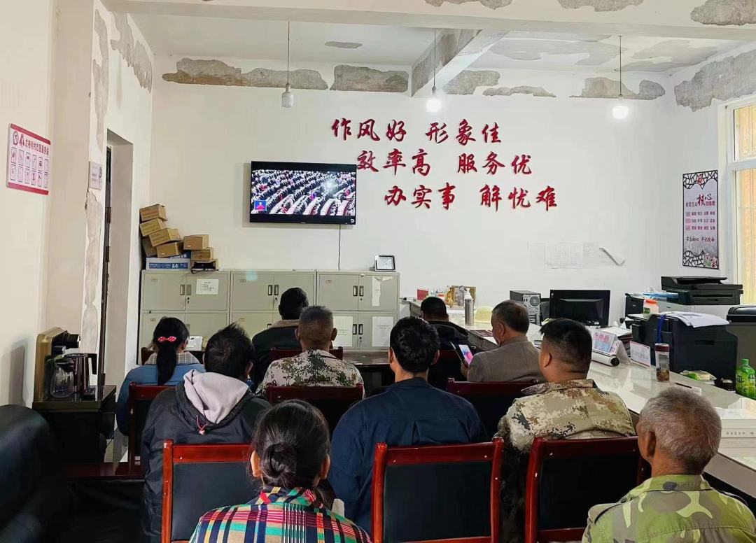 易门县干部群众群众.jpg 易门县干部群众群众.jpg