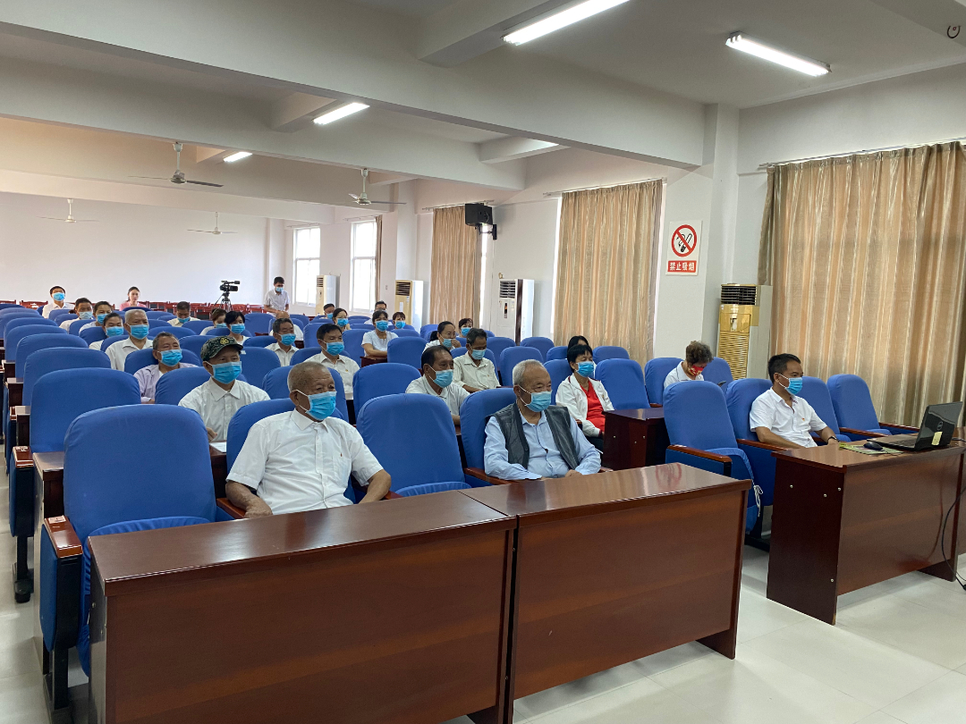 元江县老年大学,部分离退休干部和各族群众一起收听收看党的二十大开幕式直播.jpg 元江县老年大学,部分离退休干部和各族群众一起收听收看党的二十大开幕式直播.jpg