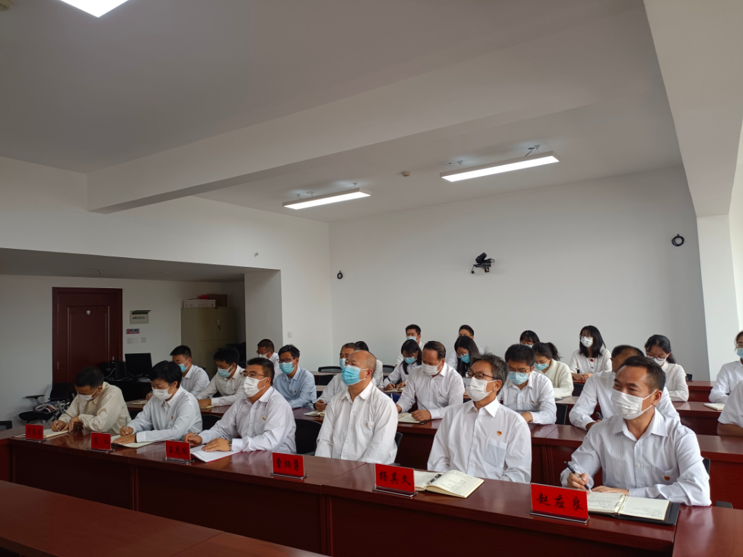 市乡村振兴组织全体干部职工27人观看二十大开幕式.jpg 市乡村振兴组织全体干部职工27人观看二十大开幕式.jpg