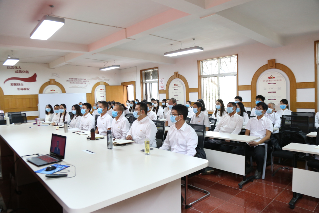 澄江市海口镇及下辖村(社区)组织党员干部、群众代表集中收看中国共产党第二十次全国代表大会直播.jpg 澄江市海口镇及下辖村(社区)组织党员干部、群众代表集中收看中国共产党第二十次全国代表大会直播.jpg